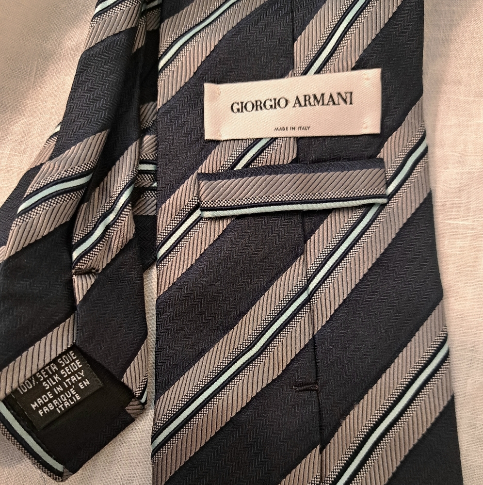 Giorgio Armani Italian Made Striped Pattern 100% Silk Mens Tie